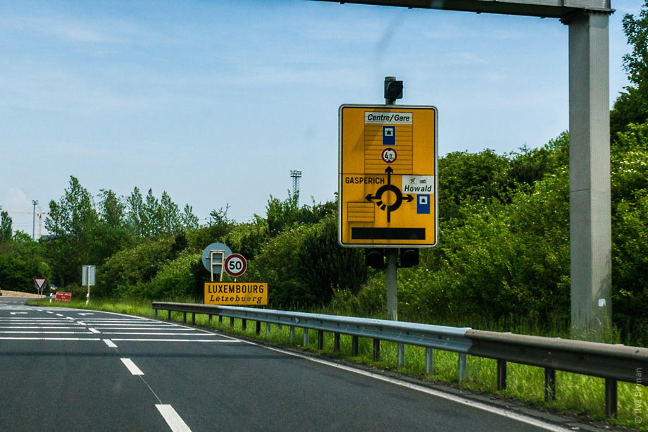 A weird roundabout sign in Luxembourg