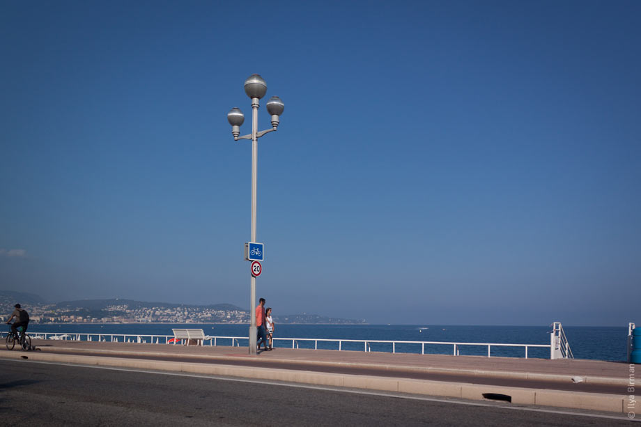 A speed limit for cyclists riding along the beach in Nice