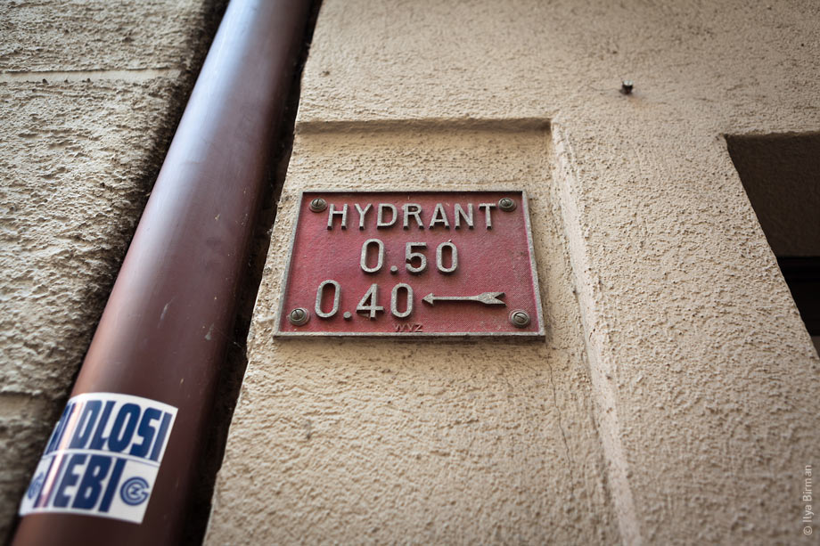 A hydrant sign in Zurich