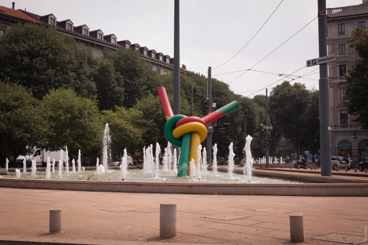 A fountain is stitched to a square in Milan