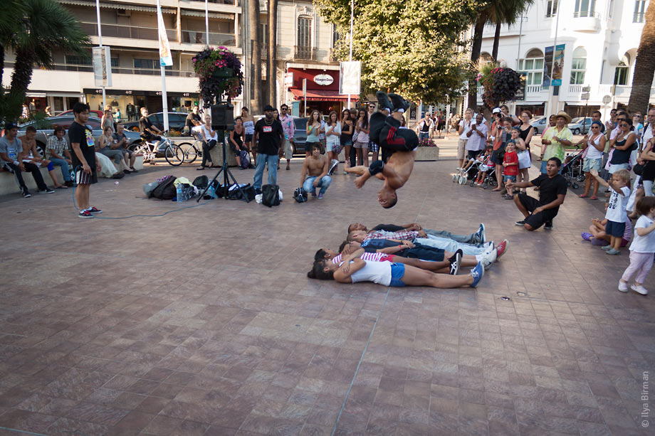 The guys jump over the volunteers in Cannes