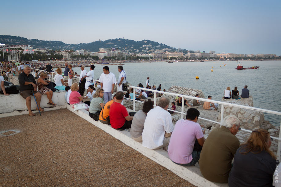 People start to occupy places in Cannes