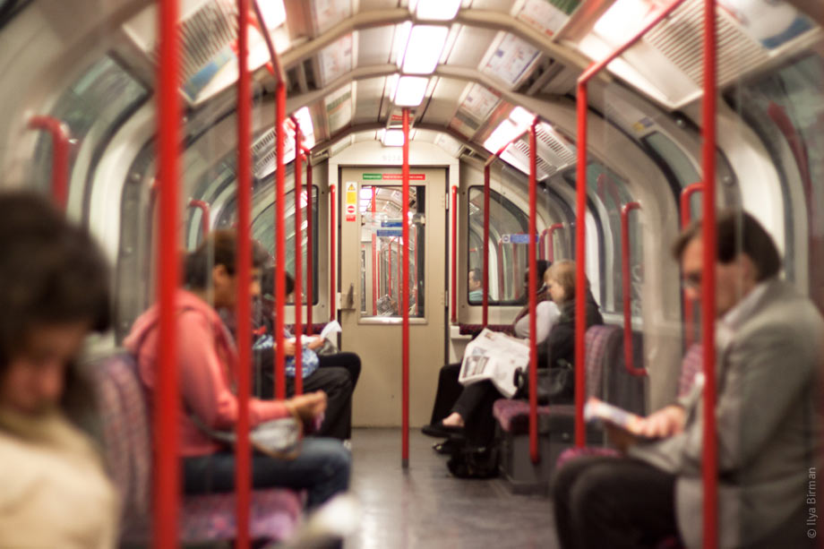Hand-rails colour on the London Underground