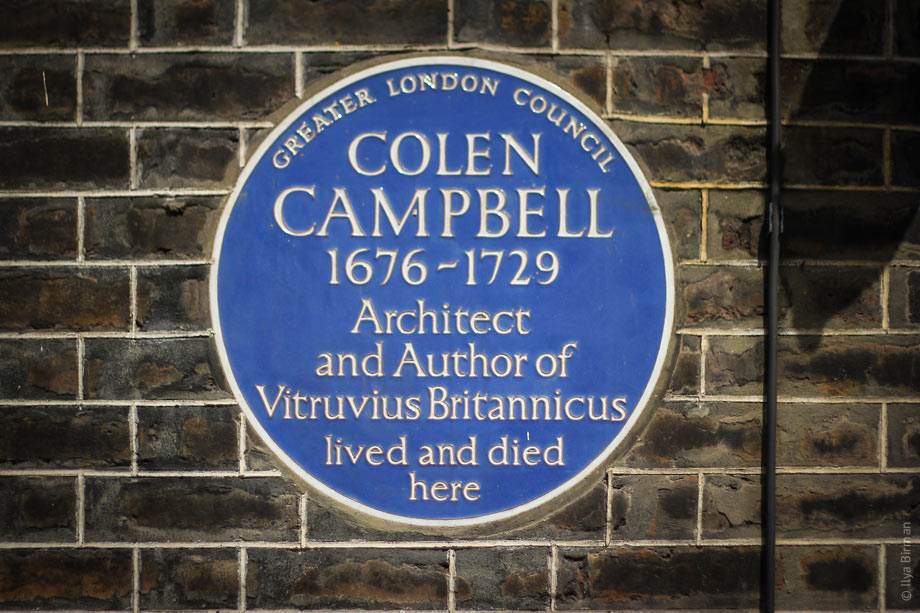 The round memorial plaque in London
