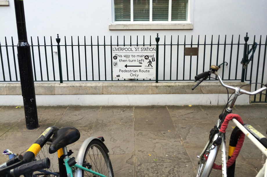 Non-standard pedestrian signage in London