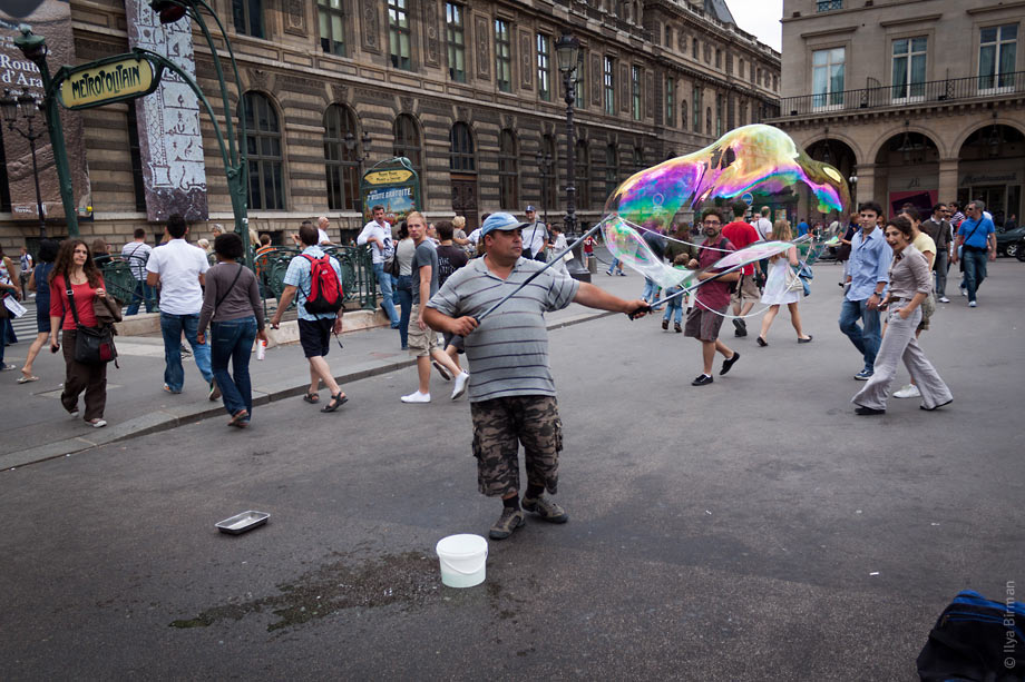 A man makes enormous soap bubbles in Paris