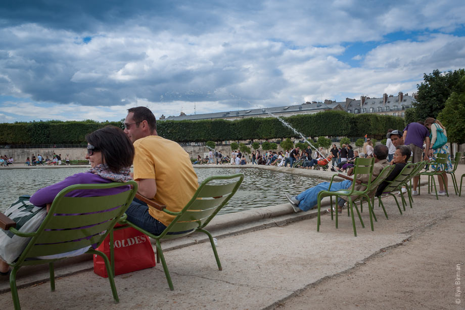 Cheerless fountain in Paris