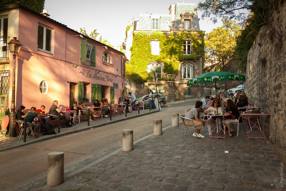 outside seating on the opposite side of the road in Paris