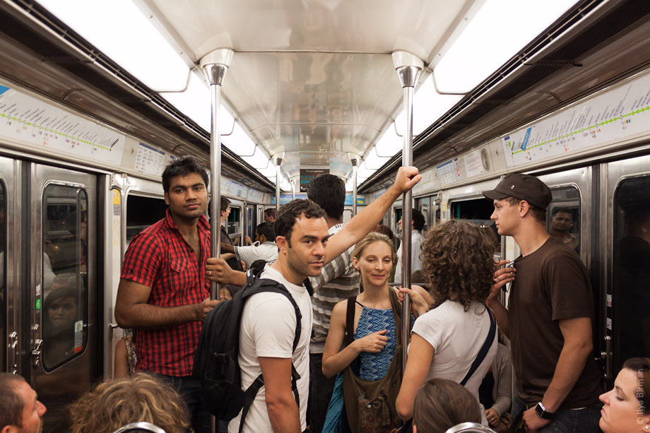 Métro carriages are very uncomfortable in Paris