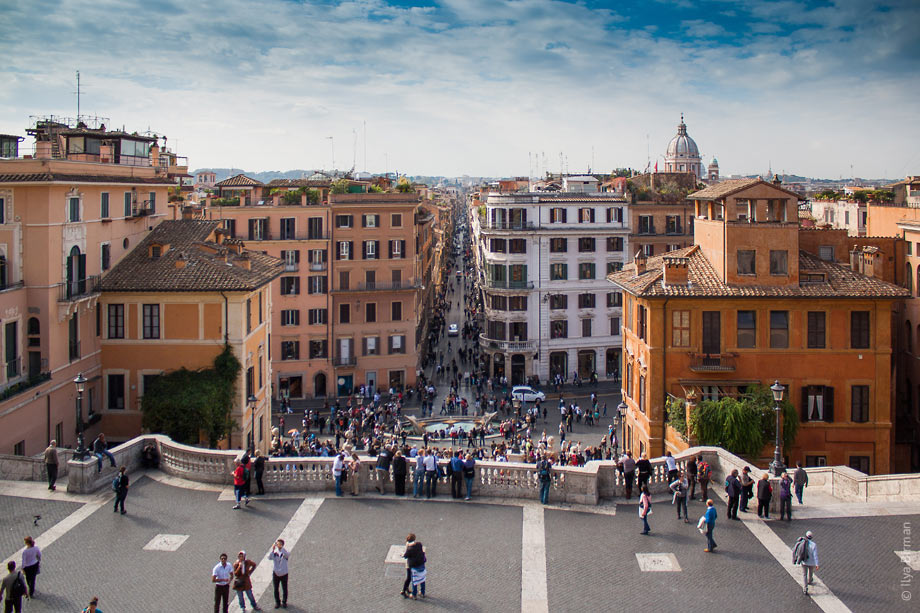 Romans use the flat roofs of the building as small gardens