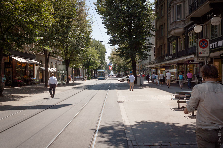 The road and sidewalk surfaces are level in Zurich